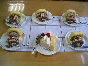 みんなでケーキb.jpg
